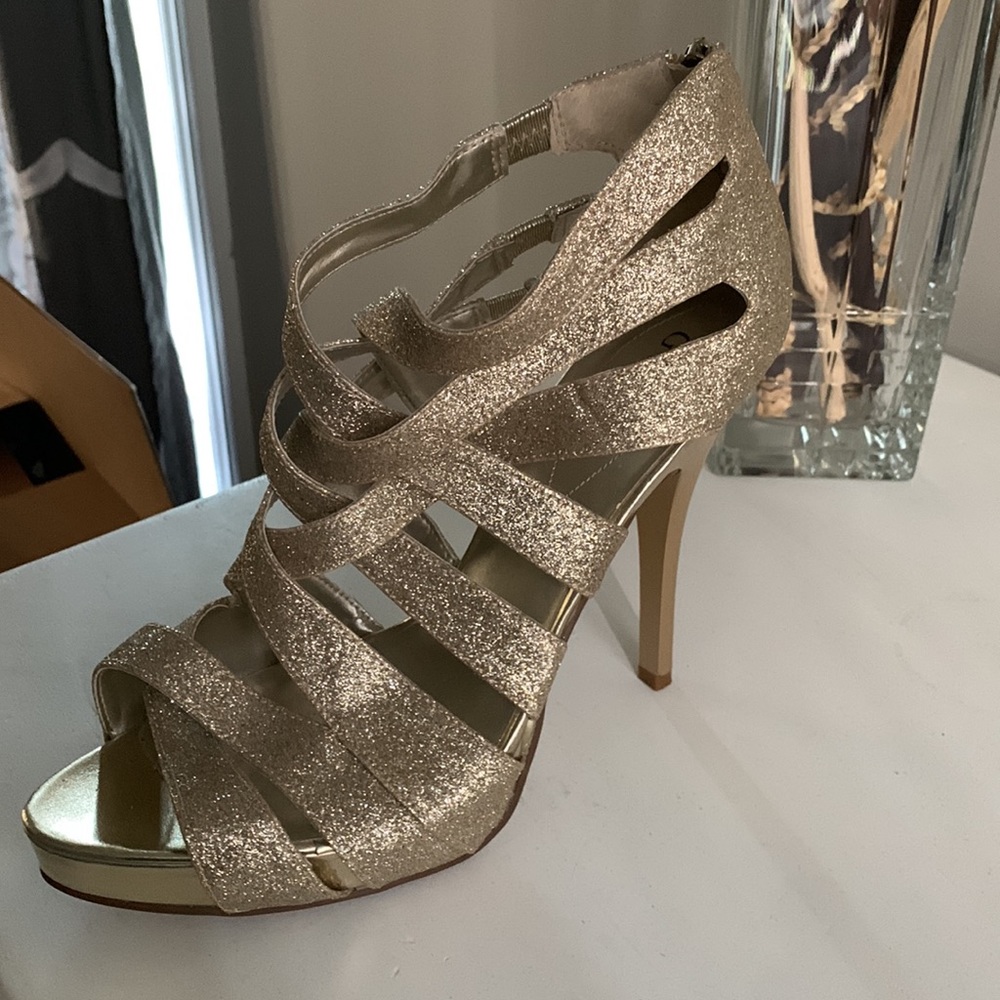 Guess Heels - Picture 4 of 4
